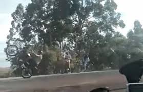 Rafi decor oferă sortiment bogat de cei mai buni producători din europa. Motoqueiro E Flagrado Empinando Moto Na Faixa Sem Lei Em Camaqua