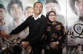 Novel sepatu dahlan menurut politisi abdillah toha akan diikuti oleh surat dahlan dan kursi dahlan. Film Sepatu Dahlan Inspirasi Keluarga Indonesia Voicemagz