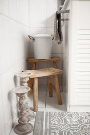 Badezimmer Ideen Deko Bad Renovierung Selber Machen Dekoideen Fur Ein Stilvolles Badezimmer Einrichten Aufwerten Interior Renovierung Kosmetikeimer Holzhocker