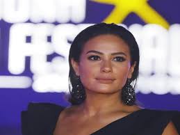 لقسم الحالات الخطرة (8 غرب حريم)، ويلتقي هناك بمن يتلاعب بحياته وحياة أسرته، ليستعين يحيى بحبوب الفيل الأزرق في محاولة منه للسيطرة على. Ù‡Ù†Ø¯ ØµØ¨Ø±ÙŠ Ø¹Ù† Ø¥Ø´Ø§Ø¯Ø© Ø§Ù„Ø¬Ù…Ù‡ÙˆØ± Ø¨Ù€ Ø§Ù„ÙÙŠÙ„ Ø§Ù„Ø£Ø²Ø±Ù‚ 2 Ù„Ø§ ÙŠÙ‚Ù„ Ø¹Ø¸Ù…Ø© Ø¹ Ù…ØµØ±Ø§ÙˆÙ‰