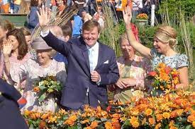 Op het platform koningsdag thuis werd op 27 april 2020 de allereerste volledig digitale koningsdag gevierd door het samenbrengen van het officiële nationale programma. Het Is Koningsdag It S King S Day In The Netherlands