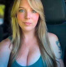 Arianna Courte's Instagram, Twitter & Facebook