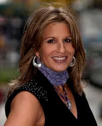 Carry a Paintbrush: How to Be the Artistic Director of Your Own Career  eBook : Goldstein, Susanne: Amazon.in: Books