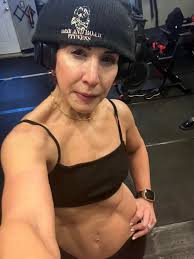 I know sometimes we ALL think we struggle alone… Whether it's with weight  or auto immune or injury or just sucky aging… But I'm here to remind you  that your EMOTIONS can't