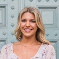 Molly Becker's Instagram, Twitter & Facebook