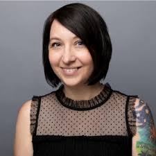 While I can't share with you about my new -amazing- job; I would love to  talk about the YouTube Channel (and Patreon), my friends and I just opened  TODAY! In a world