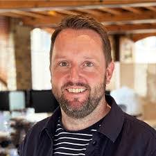 Sam Randall's Instagram, Twitter & Facebook