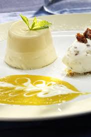 Der Bayrische Klassiker Unter Den Nachspeisen Bayrisch Creme Vom Malzbier Mit Aprikosensauce Dessert Oktoberf Bayrisch Creme Bayrischer Nachtisch Malzbier