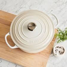 Le Creuset Signature Round Dutch Oven 5 5 Qt Sur La Table In 2020 Le Creuset Creuset Le Creuset Colors