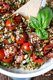 Heat 1 tablespoon of the oil in a large saucepan over medium heat until shimmering. Israeli Couscous With Pistachios Apricots And Cranberries Foodiecrush Com