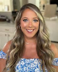 I love when brides come back to see me for their maternity shoots!! 🩷 @ lori.mcswain