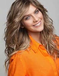 Isabela Santoni es Charlotte Williamson la hermana de Darcy en la  telenovela Orgullo y Pasión.