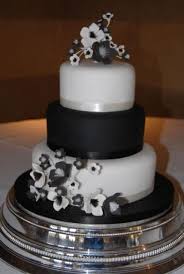 Black Wedding Cakes Tier Black And White Wedding Cake With Black And White Flowers Jpg Black And White Wedding Cake Black Wedding Cakes Rosette Cake Wedding
