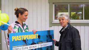 Women's football has a longer history than most people would expect. Svensk Fotboll Pia Sundhage Overraskar Femte Pia Stipendiaten Facebook