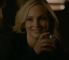 𝐓𝐇𝐄 𝐁𝐀𝐑𝐁𝐈𝐄. (@fangedbombshell)