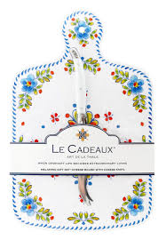 Explore your own sense of french fashion this summer in australia at an affordable price. Le Cadeaux Madrid White Melamine Cheese Board And Laguiole Cheese Knife Gift Set Buy Online At Best Price In Uae Amazon Ae