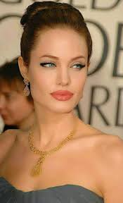 Fan page about the amazing angelina jolie. Pin Von Ahmed Shady Auf Angelina Jolie Angelina Jolie Fotos Schone Menschen Gesicht
