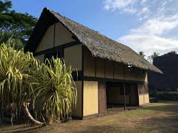 Les observations ethnologiques et les liens de parenté linguistiques laissent à penser qu'ils venaient des samoa et des tonga. La Maison Du Jouir Dans Le Musee Gauguin Atuana Hiva Oa Iles Marquises Polynesie Makemedream