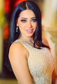 ولد لعائلة مسيحية مكونة من والده الياس، وأمه سامية، وشقيقيه أنس ونانسي، نشأ وتربى في جديدة عرطوز، وأصله من منطقة خبب، درعا جنوب سوريا. Ù…Ù† Ù‡ÙŠ Ù†Ø¬Ù…Ø© Ø³ØªØ§Ø± Ø§ÙƒØ§Ø¯ÙŠÙ…ÙŠ Ø§Ù„ØªÙŠ ØªÙ†Ø§ÙØ³ ÙƒÙŠÙ… ÙƒØ§Ø±Ø¯Ø§Ø´ÙŠØ§Ù† Ø¨Ù„Ø¨Ø³Ù‡Ø§ ÙˆØ¬Ø³Ø¯Ù‡Ø§