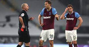 Tomáš souček red card overturned. Moyes Embarrassed For Mike Dean After Soucek Red Card