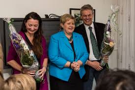 Statsminister er en nordisk betegnelse på regjeringssjefen i en stat, og benyttes i sverige, finland (på svensk) i andre land brukes statsminister om ministre av lavere rang enn regjeringssjef, mens. Datei May Britt Moser Og Edvard Moser Med Statsminister Erna Solberg Ntnu 2014 03 04 Jpg Wikipedia