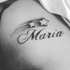 Las letras para tatuarse cualquier parte del cuerpo son muy recurrentes y por ello, los especialistas en este arte han tenido que ser muy imaginativos y creativos para evitar repetir siempre la misma tipografía. El Nombre En Simples Lineas Miss Incredible X18 Maria Mary Mari Name Nombre Manhat Tatuajes De Nombres Tatuaje De Nombre Tatuajes De Pies De Bebe