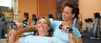 Different kinds of personal trainers personal training certifications vary according to their compensation a salary of a personal trainer depends on their location, qualifications and work. Personal Training Wie Funktioniert Personal Training Im Fitnessstudio Personalfitness