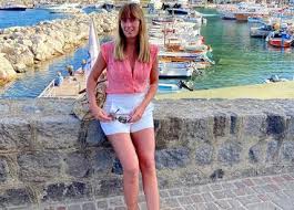 I due piccioncini non si nascondo più da tempo, tanto che la donna ha anche condiviso su instagram alcuni scatti della sua dolce metà. Maria Elena Boschi A Ischia Frangetta E Shorts Giulio Berruti La Amo Affaritaliani It
