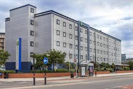 Holiday inn suites provides accommodations with a restaurant, free private parking, free bikes and a fitness center. Holiday Inn Express Royal Docks London 2021 Updated Prices Deals