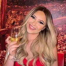 Student who thought she had hangover diagnosed with lightbulb-sized tumour 