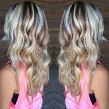 Blonde Haare Mit Dunklen Strahnen 35 Ideen Und Pflegetipps Haar Styling Platin Blonde Frisuren Blonde Haare