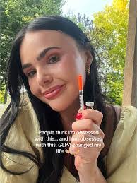 Haylee Bennett's Instagram, Twitter & Facebook