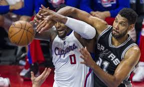Late in the fourth quarter, beverley walked up to the suns' chris paul and roughly shoved him in the back. Chris Paul Clippers Limping Leader Knocks Out Spurs On Last Second Shot The New York Times
