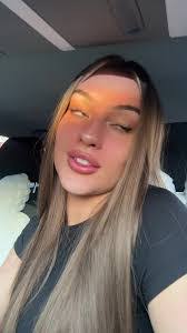 Tara Foster's Instagram, Twitter & Facebook