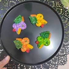 بيت العائلة On Instagram علاقات ثلاجة على شكل يقطين ٤ قطع السعر ٥ الاف دينار Tableware Plates Kitchen