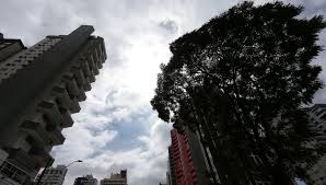 Hoje, a temperatura máxima na capital chegou a 34 graus, muito elevada para esta época do ano. Previsao Do Tempo Em Curitiba Sol Entre Nuvens E Calor Nesta Sexta Feira