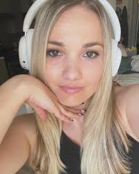 Holly Fine (@holleeze) • Instagram photos and videos