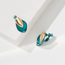 eco安珂提供荷魯斯 夾式 螺旋夾 針式耳環 2 19187 是您不可或缺的商品 荷魯斯 夾式 螺旋夾 針式耳環 2 19187 商品說明 長度 2 5cm 材質 精鍍合金 漆 備註 此款為特殊仿舊上漆處 fashion pantone pantone 2020 jewelry accessories