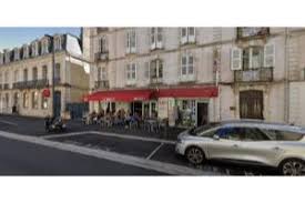 Pharmacies, magasins et marchés alimentaires, bureaux de tabac, points presse, banques et stations essence resteront ouverts. Acxlw8 Ho65xtm