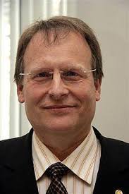 Du hast kein freundliches naturell deine launen wechseln schnell du küßt mich nur, wenn ich dich frag. Dietrich Gronemeyer Complete Biography With Photos Videos