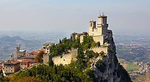 Its hilly topography, with no flat ground, is part of the apennine mountain range. San Marino Reisefuhrer Auf Wikivoyage