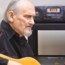 Love Robert Cray, great song writer and lyricist. Plus what an awesome  chord to start the song ! Eb 5.