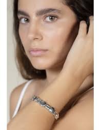 Collar Lisa minimalista de cuero con motivo circular en plata