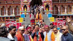 बदरीनाथ में सीएम धामी, देवभूमि सांस्कृतिक महोत्सव में शामिल, चांचणी पर थिरके