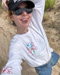 Holiday dump #1 mostly pictures of our backs to be honest but it was my  first day back at *school* today & my feet are already blistered so putting  these here as