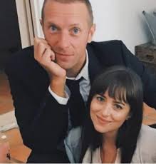 Gino renni murió a los 78 años de edad a dos meses de ser internado en el instituto argentino de diagnóstico y tratamiento. Por Que Funciona La Pareja Dakota Johnson Chris Martin Para Ti