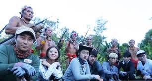 In this fascinating program, along with a host of celebrities will be invited to travel to different places to visit and nature, and they try to do their work during the journey. Petualangan Kepala Suku Kim Byung Man Menjelajahi Indonesia Dalam The Law Of The Jungle Reezumiku