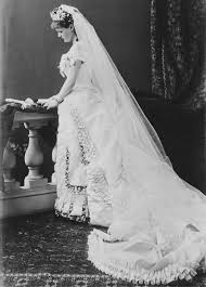 Foto Istoria Rochiei De MireasÄƒ In Marea Britanie Regina Victoria A Impus TradiÅ£ia CoroniÅ£ei Din Flori De Portocal Si Regina Elisabeta A Ii A A RenunÅ£at La Ea