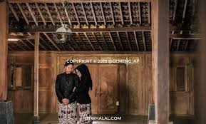 Foto prewedding merupakan pemotretan yang dilakukan oleh pasangan sebelum melaksanakan pernikahan secara resmi. 15 Foto Prewedding Kekinian Unik Islami Casual Romantis