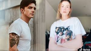 Drake bell tweeted and deleted some extremely shady messages after not being invited to josh josh peck got married yesterday and drake bell just tweeted this my favorite childhood tv show. Drake Bell Accused Of Emotional Physical Abuse By Ex Girlfriend Topnews Philippines